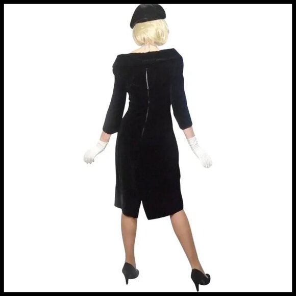 Black Velvet Cocktail Dress Vintage 50s Curvy Sheath with Sleeves - Sassy! - Picture 5 of 16